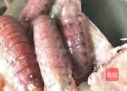 Illustration of how to make salt and pepper shrimp 4