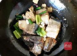 Illustration of braised mackerel tofu recipe 5