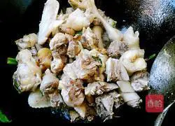 Recipe for braised chicken in Northeast China Illustration 5