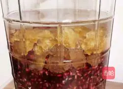 Illustration of how to make pomegranate fruit wine 7