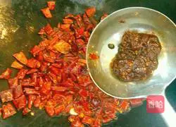 Illustration of how to make spicy crab with twist 7