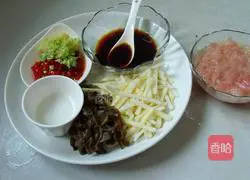 Illustration of how to make fish-flavored shredded pork 2