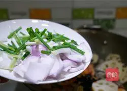 Illustration of how to make spicy lotus root bowl 7