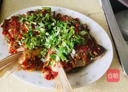 Illustration of how to steam fish head with chopped pepper 12