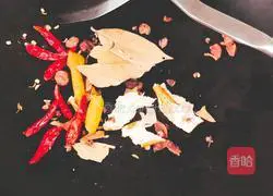 Illustration of how to make spicy five-spice pork rinds 2