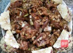 Illustration of how to make steamed pork ribs with black bean sauce 11