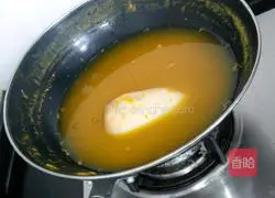 Pumpkin soup to cook lotus root segments Practice illustration 2