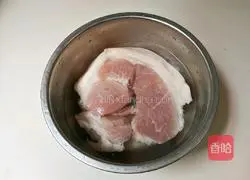 Illustration of how to make tempting sauced pork 1