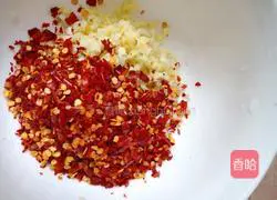 Illustration of how to make spicy garlic-based shrimp 4