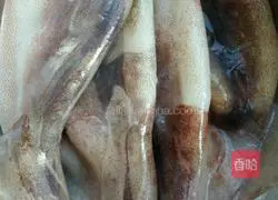 Illustration of how to make cumin squid rings 1