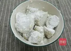 Illustration of how to wrap yu head in tomato sauce 3