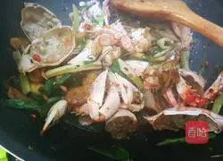 Illustration of how to make spicy crab with ginger and scallion 7