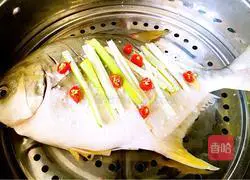 Illustration of how to make steamed white pomfret 7