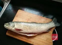 Illustration of how to make spicy boiled fish fillets 1