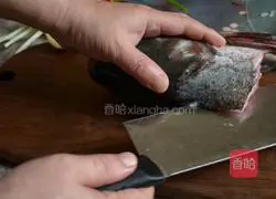 Illustration of how to make fish head with chopped pepper 1