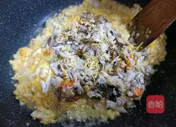  Illustration of how to make crab paste 8