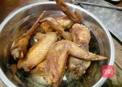 Simple Illustration of how to make cumin fried chicken wings 4