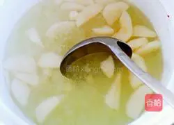 Illustration of how to make Sydney Pear, Tremella and Lotus Seed Soup 5