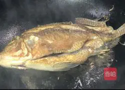Illustration of how to cook crucian carp with coriander 7