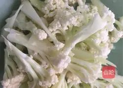 Illustration of how to make fried cauliflower with bacon 7