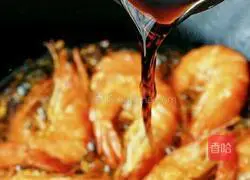 Illustration of braised prawns in oil 6