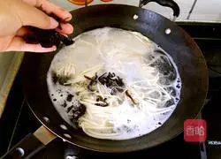 Illustration of how to make strange-flavored chicken shredded cold noodles 7