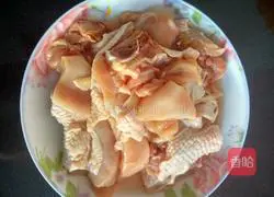 Illustration of how to make mushroom stewed chicken 1