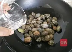 Illustration of how to steam clams with wine 8