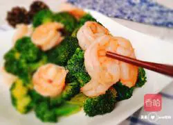 Illustration of how to make fried shrimps with broccoli 17