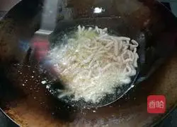 Illustration of how to make stir-fried tenderloin 4