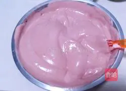Illustration of how to make red yeast cream cake roll 9