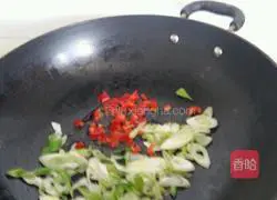 Illustration of how to make fried eggs with green onions 2