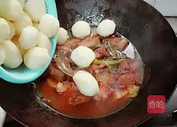 Illustration of how to cook pork ribs and stewed baby potatoes 9