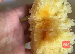 Illustration of how to make Tremella and Lotus Seed Soup 2