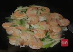 Illustration of how to make salt and pepper shrimp 5