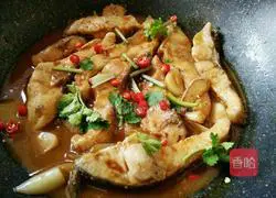 Illustration of home-style braised fish in sauce 7