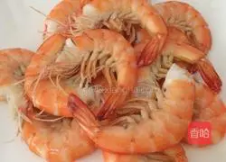 Illustration of braised prawns in tomato sauce 2