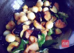 Illustration of how to stir-fry quail eggs with ground and three delicacies 14