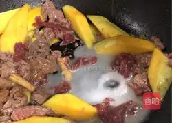 Mango Fried Beef Recipe Illustration 7