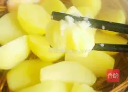 Illustration of how to make mashed potatoes 3