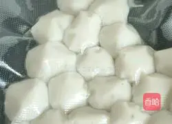 Homemade Illustration of making fish balls 10