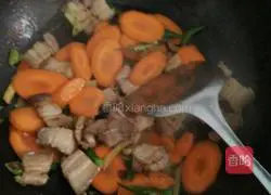 Illustration of how to make twice-cooked pork with carrots 4