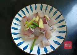 Illustration of how to make braised fish cubes with rock sugar 3