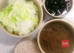 Illustration of how to make fungus and shrimp skin filling 2