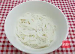 Illustration of how to make sour soup and fat beef noodles 6