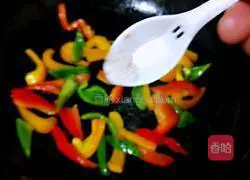 Illustration of how to make fried shrimps with colored peppers 17