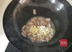Illustration of how to make fried sausage with pepper 10