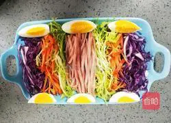 Illustration of how to make functional salad to reduce fat and gain muscle 17