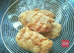 Illustration of how to make crispy fried chicken wings 12