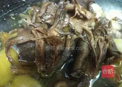 Illustration of how to make chicken stewed with mushrooms and potatoes 1